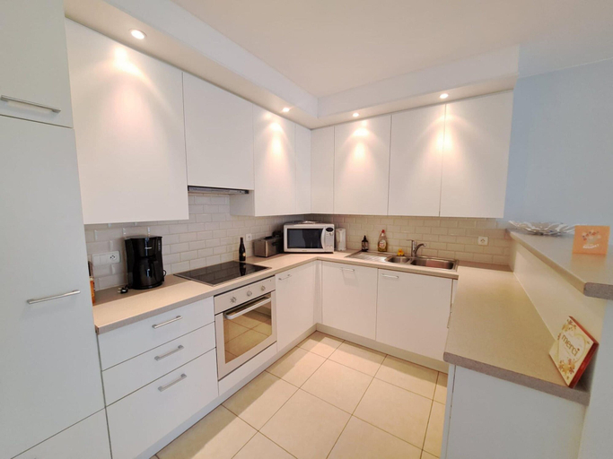 Private kitchen 4, Spacious Family Apartment Near Dunes, West-Vlaanderen
