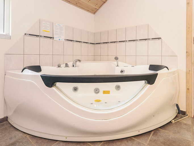 Bathroom 3, 4 Star Holiday Home in Idestrup, Guldborgsund