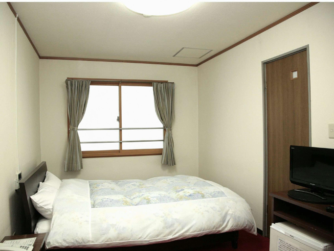 Bedroom 4, Business Kaneko Hotel, Sasebo