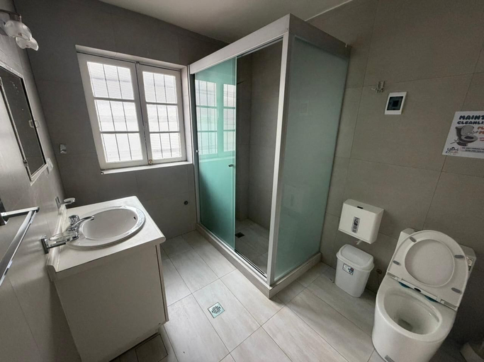 Bathroom 2, YORK HOSTEL, Pedro Domingo Murillo