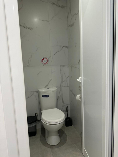 Bathroom 4, Central Boutique Hostel, Sarandës