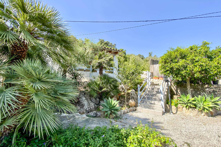 Others 5, Villa Guineu, Baleares