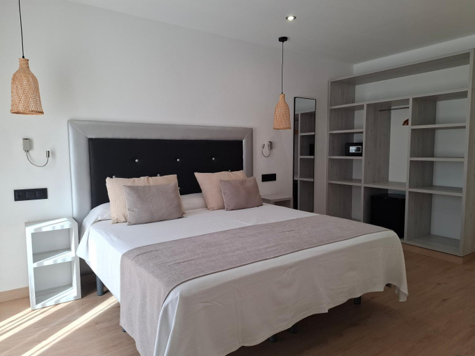 Bedroom 2, Hotel Costa Brava, Girona
