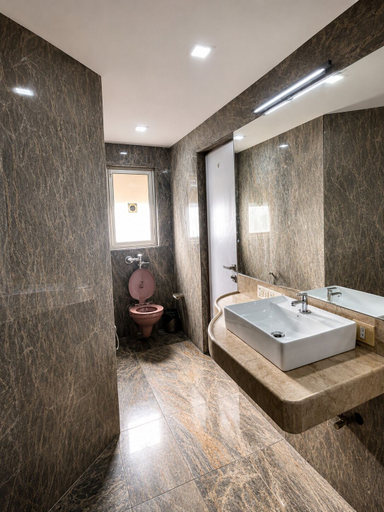 Bathroom 3, Glitz Hotel Jayshree - Nr Mumbai Airport, Mumbai Suburban
