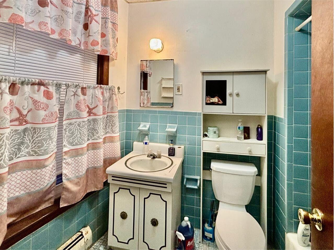 Bathroom 3, Motel Casa Penn, Newark