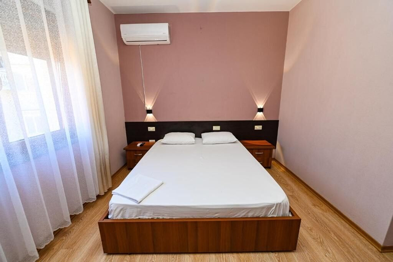 Others 4, Hotel Epoka, Shkodrës