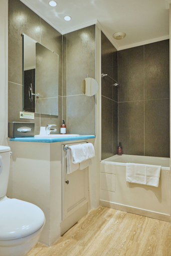 Bathroom 3, Hôtel Vendôme, Alpes-Maritimes