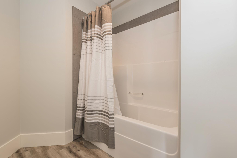 Bathroom 3, The Lodge on Harrison Lake, Fraser Valley