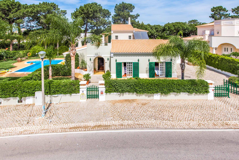 Others 2, Villa Vargues, Loulé