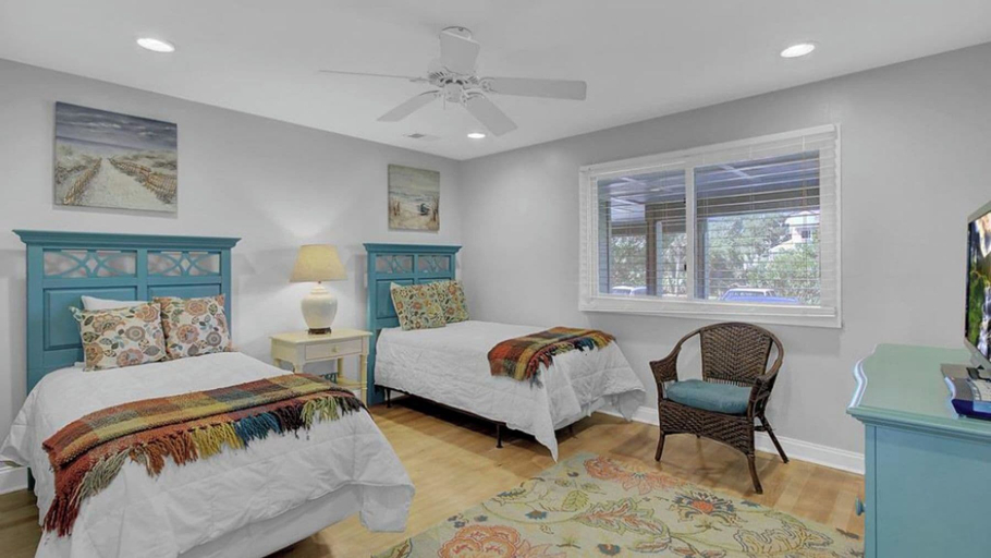 Interior 3, 7C Mariners Walk by Avantstay Beautiful Porch, Easy Access to Pool + Beach, Charleston