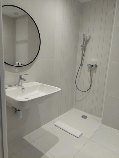Bathroom 3, Les Trois Voiles, Bouches-du-Rhône