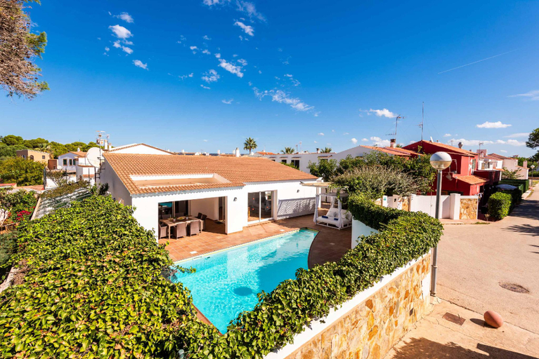 Others 5, Villa Raquel Bosch, Baleares