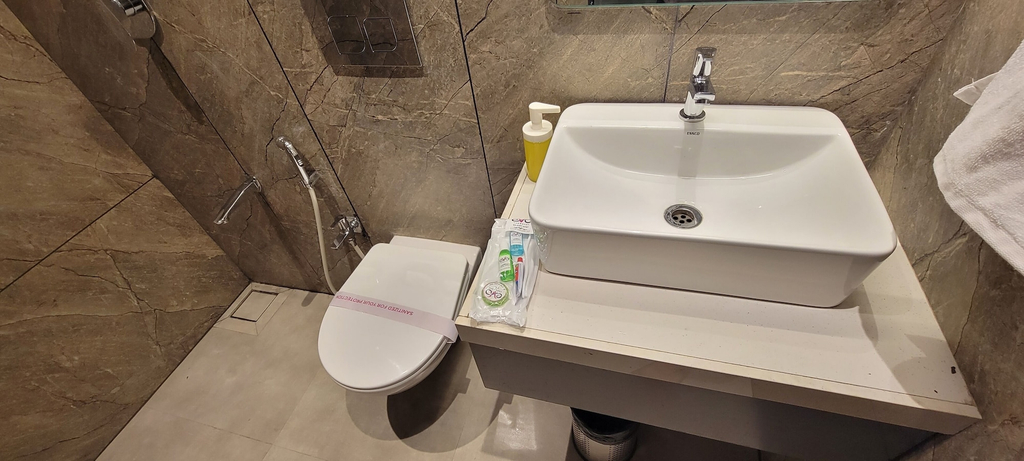 Bathroom 2, Evo Farmstay, Raigarh