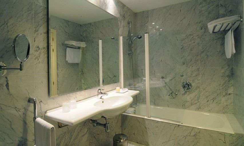 Bathroom 4, Alfonso VIII, Soria