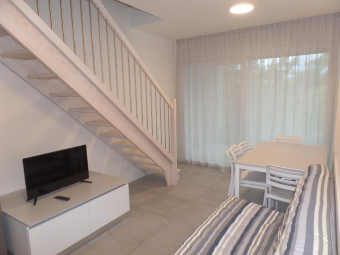 4, Cozy apartment in a fenced complex with pool, Venezia