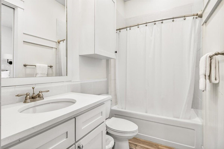 Bathroom 4, Windsong 118 BE, Nueces