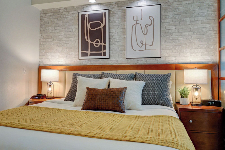 Room 4, Remodeled MGM Signature Suite High FLR, Clark