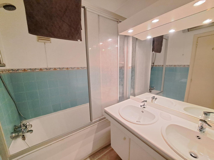 Bathroom, Sea View Family Stay for 8, West-Vlaanderen