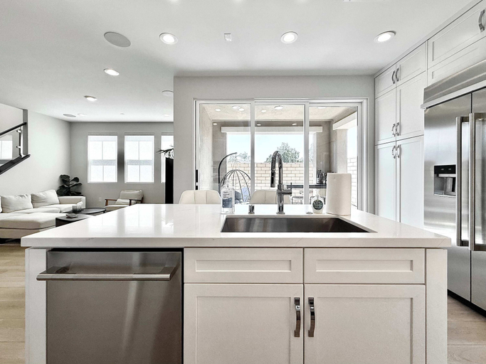 Interior 5, @ Marbella Lane Spacious 4BR Modern Family Home!, Orange