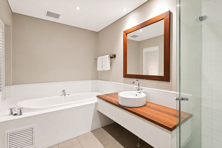 Bathroom 5, Caves House Hotel, Busselton