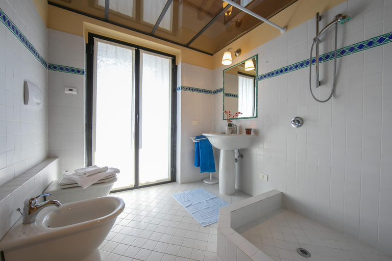Bathroom 3, La Casa nel Borgo Lake View, Novara