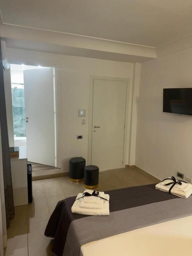 Room 4, Pisacane Family Sea, Napoli