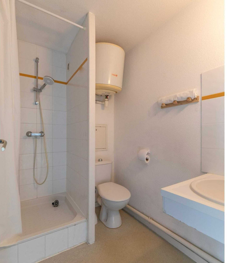 Bathroom 3, 3 BED Apartment With Garden, Gironde