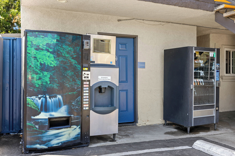 Others 4, Studio 6 Rosemead, CA – Pasadena, Los Angeles