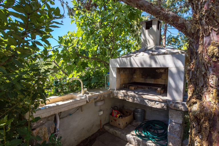 BBQ/picnic area, House Rose With Private Pool And Garden, Krk
