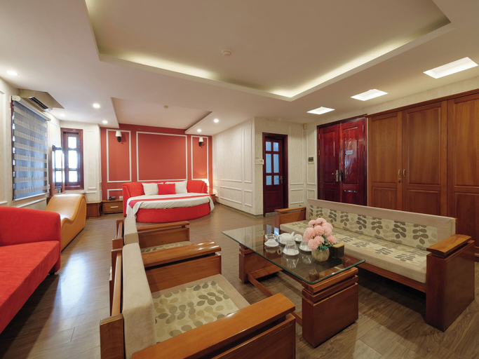 Others 5, Queen's Hotel, Cầu Giấy