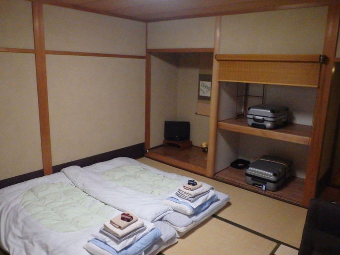 Bedroom 2, Kamuroan Ryokan (Minshuku), Kyoto