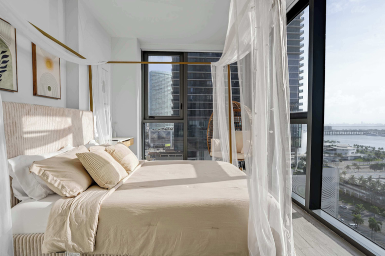 Interior 5, Downtown Miami 2BR Skyline Bay View Balcony Corner Suite Luxepad, Miami-Dade