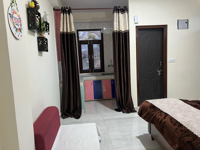 Room 3, Pankaj Homestay, Shimla