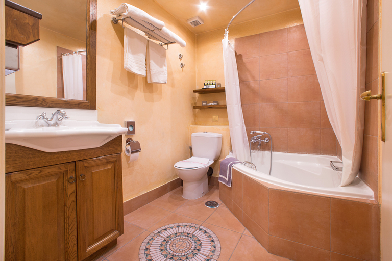 Bathroom, Country Club Hotel & Suites, Central Greece