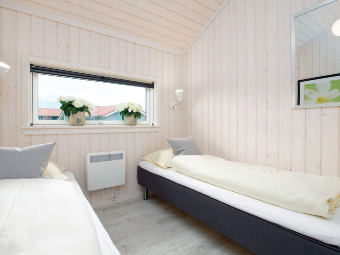 Interior 4, Cosy Coastal Stay for 6 Guests, Ostholstein