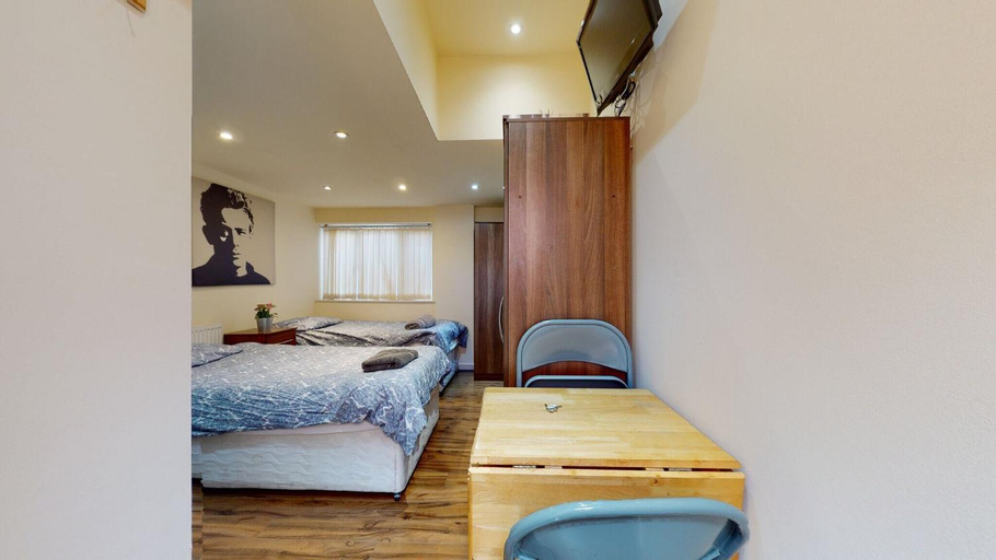 2, Ash G studios 1, London