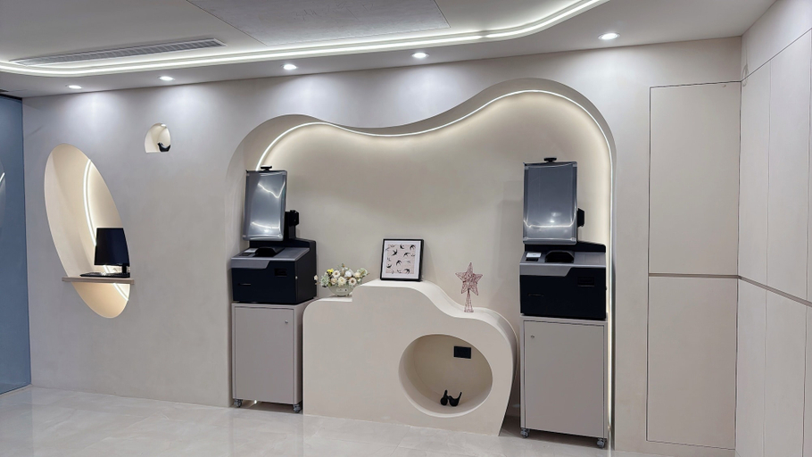 Check-in/check-out kiosk
