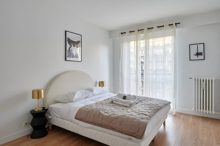 Room 3, Apartment in the 16th Area Residential District, Paris