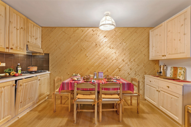 Dining 3, Appartamento Quota 1800 for 4 + Garage + ski Storage, Hautes-Alpes