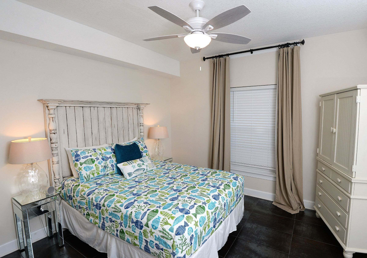 Interior 4, Emerald Isle 1609, Bay