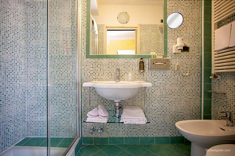 Bathroom 4, Hotel Porta San Mamolo, Bologna