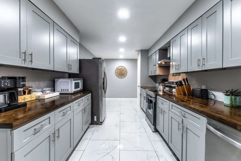 Private kitchen 5, Contemporary Coastal Oasis Awaits, Nueces