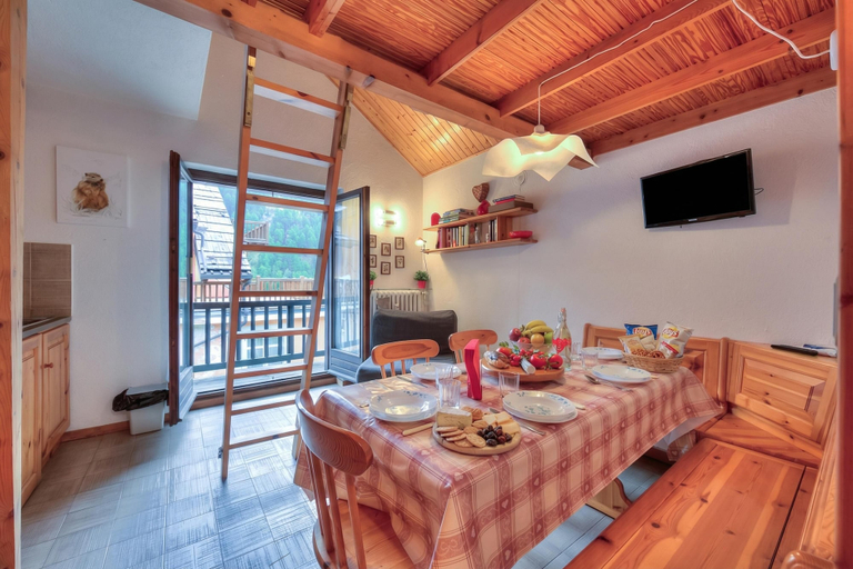 Dining room 4, Appartamento Rochebrune 200m From Ski, Hautes-Alpes