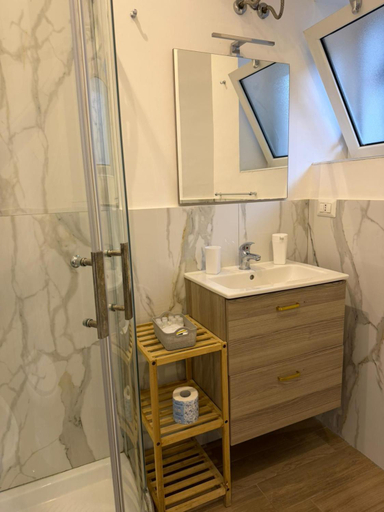 Bathroom 5, Maison Laezza, Napoli