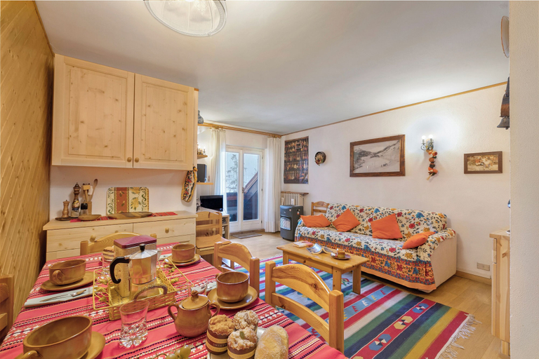 Dining 5, Appartamento Quota 1800 for 4 + Garage + ski Storage, Hautes-Alpes