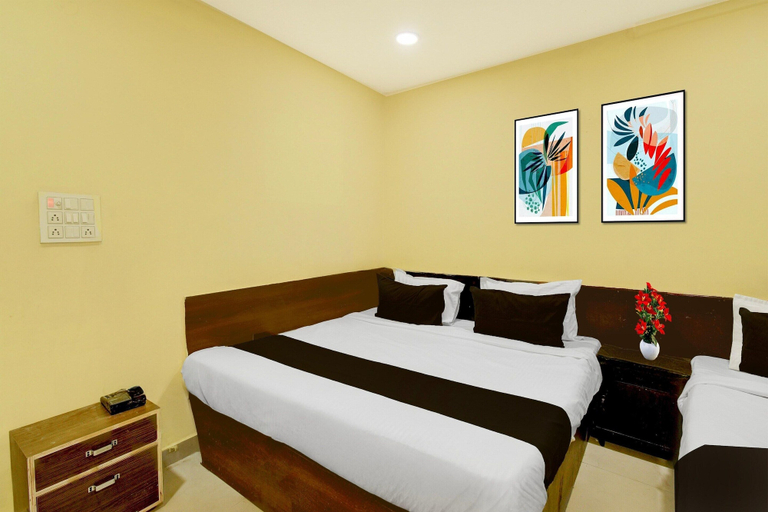 Room 4, Deluxe James Street Railway Station, Hyderabad