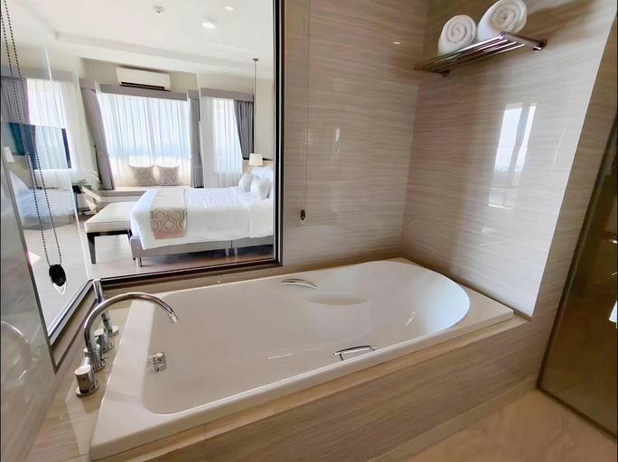 Bathroom 4, THE NAVY HOUSE HOTEL, Sattahip