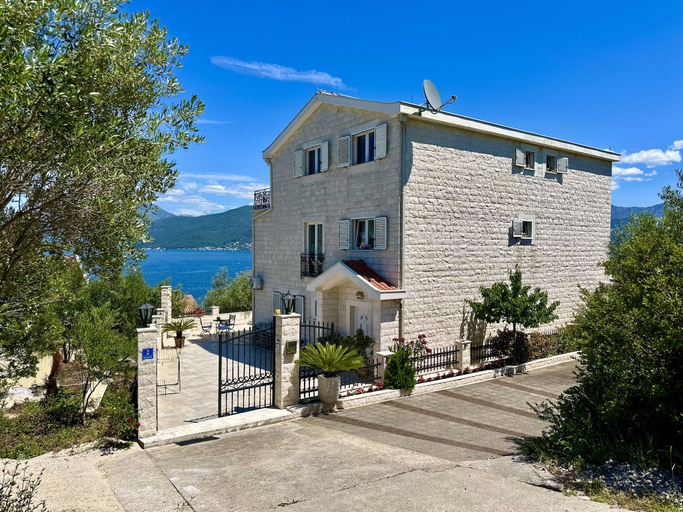 Exterior & Views 2, Villa Mare