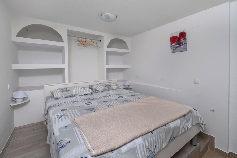 Bedroom 3, Apartments Jadranka, Šibenik