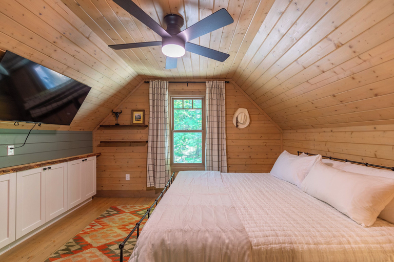 Interior 4, Queen Ridge Cabin - Great Views, Secluded, hot Tub, Fire pit, Ashe